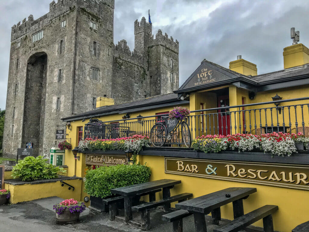 County Clare destinations, Durty Nelly's, Bunratty Castle